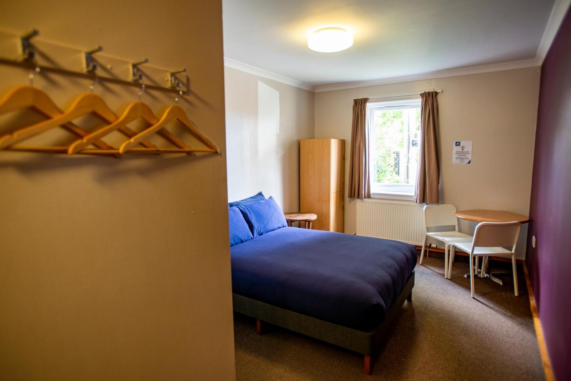 Oban Youth Hostel Exterior foto A typical bedroom in the halls of residence