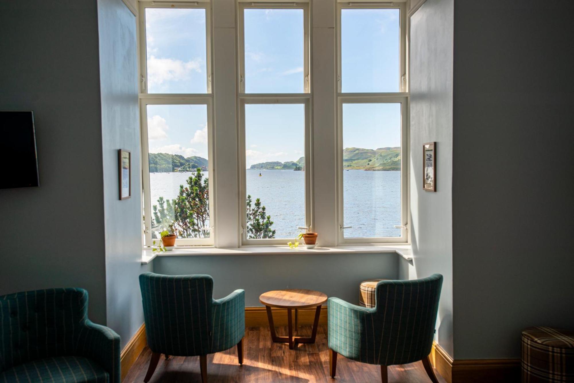 Oban Youth Hostel Exterior foto View of Lough Ree from the hotel