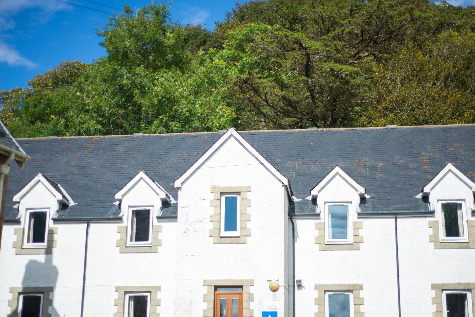 Oban Youth Hostel Exterior foto The old stable block at the old stable courtyard