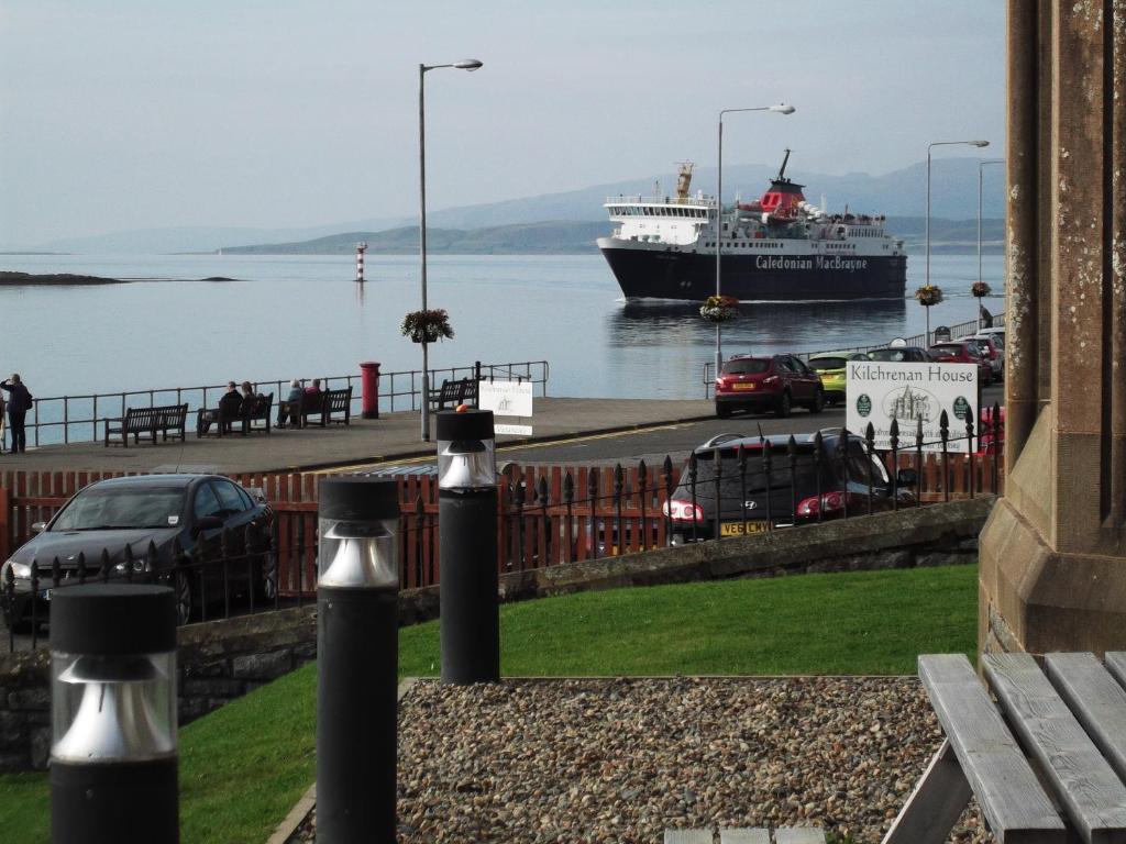 Oban Youth Hostel Exterior foto The MV Caledonian MacBrayne at Largs